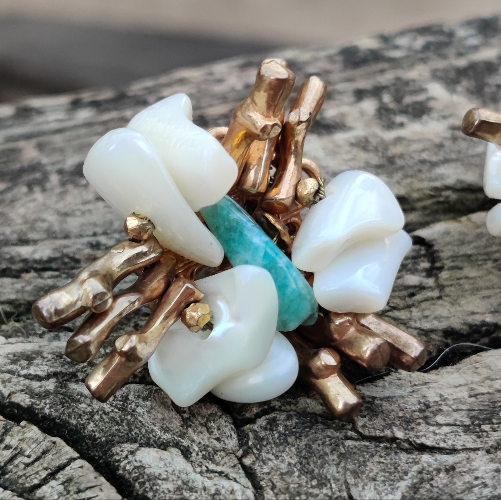 Vintage Miriam Haskell mother of pearl and amazonite coral branch earrings - Picture 10 of 13